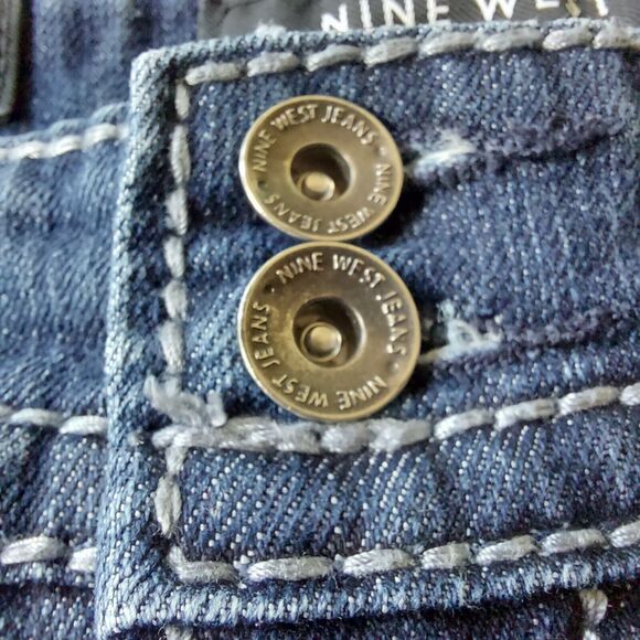 Nine West Capri Jeans Size 8 Embellished Bling Flap Pockets Date Night Fit - Picture 5 of 10